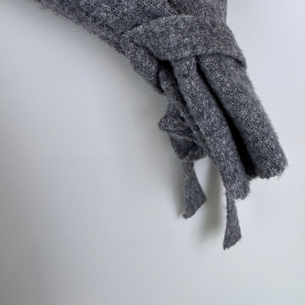 DREAMERS Gray Knit Pullover Oversized Sweater With Bows On Wrists / Size Small - Picture 8 of 13